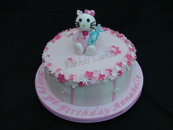 hello kitty birthday cakes